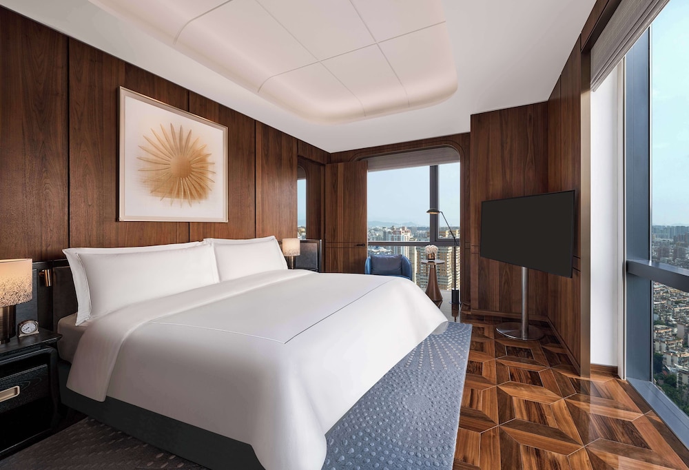 Waldorf, Premier, Suite, King Bed