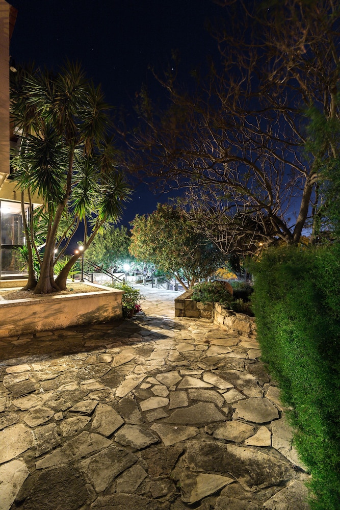 Hill View Hotel Apartments 41/50