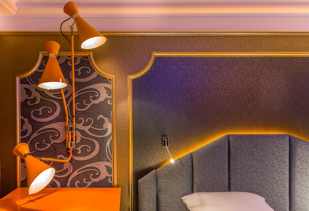 Idol Hotel 21/47