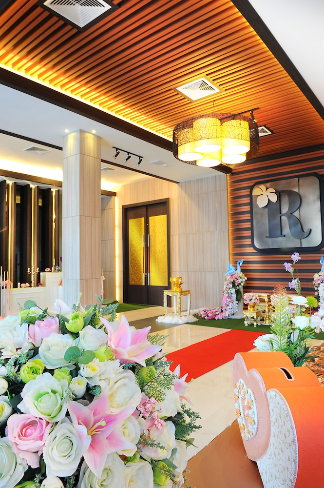 Grand Ratchapruek Hotel 53/70