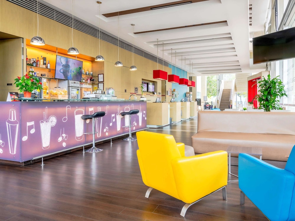Ibis Medellin 8/67