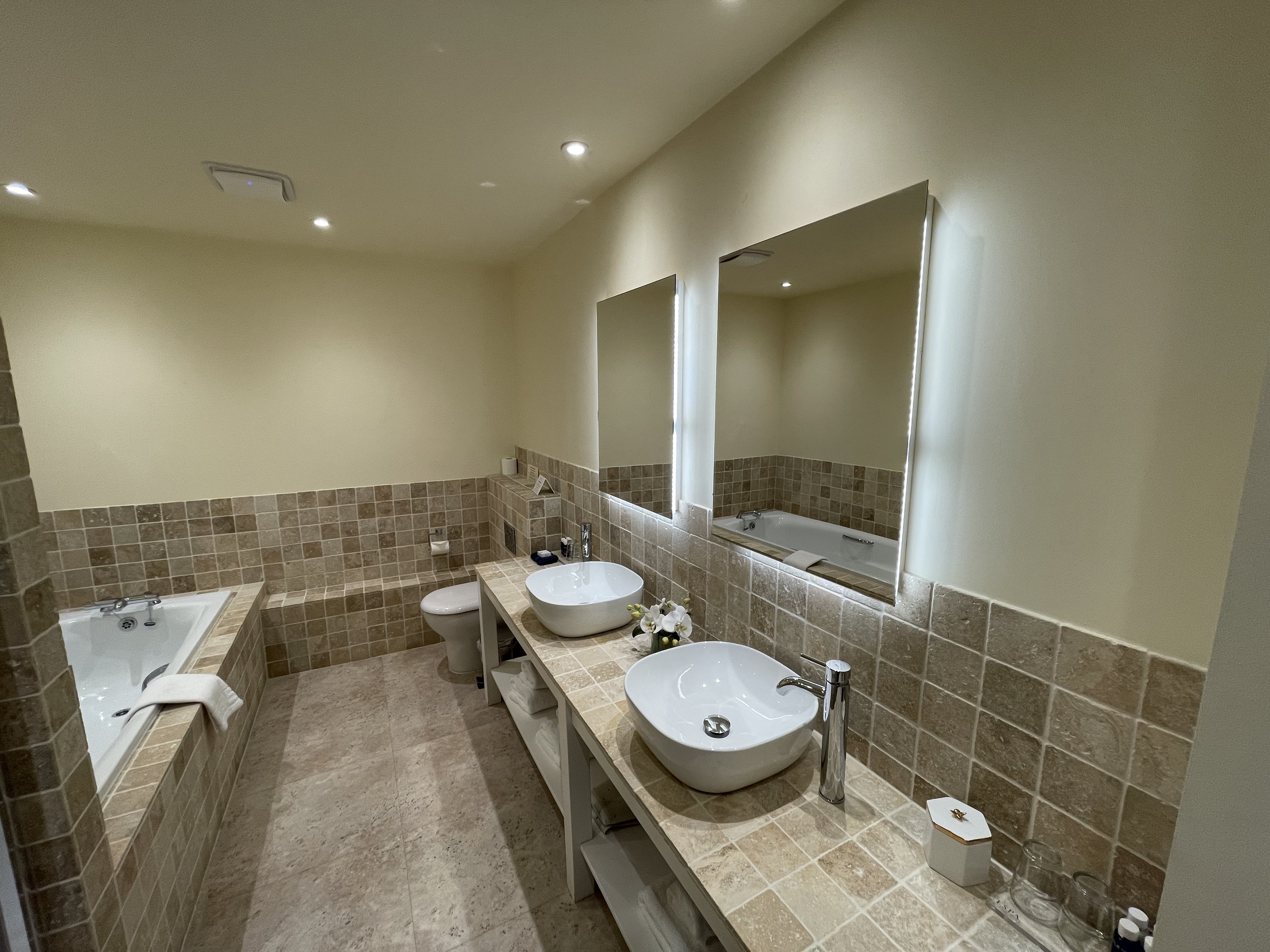 Comis Hotel and Golf Resort 49/50