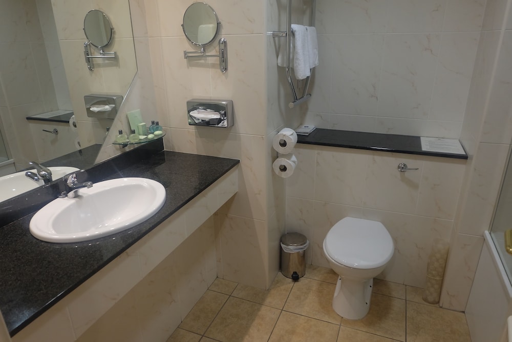 Canal Court Hotel 48/50