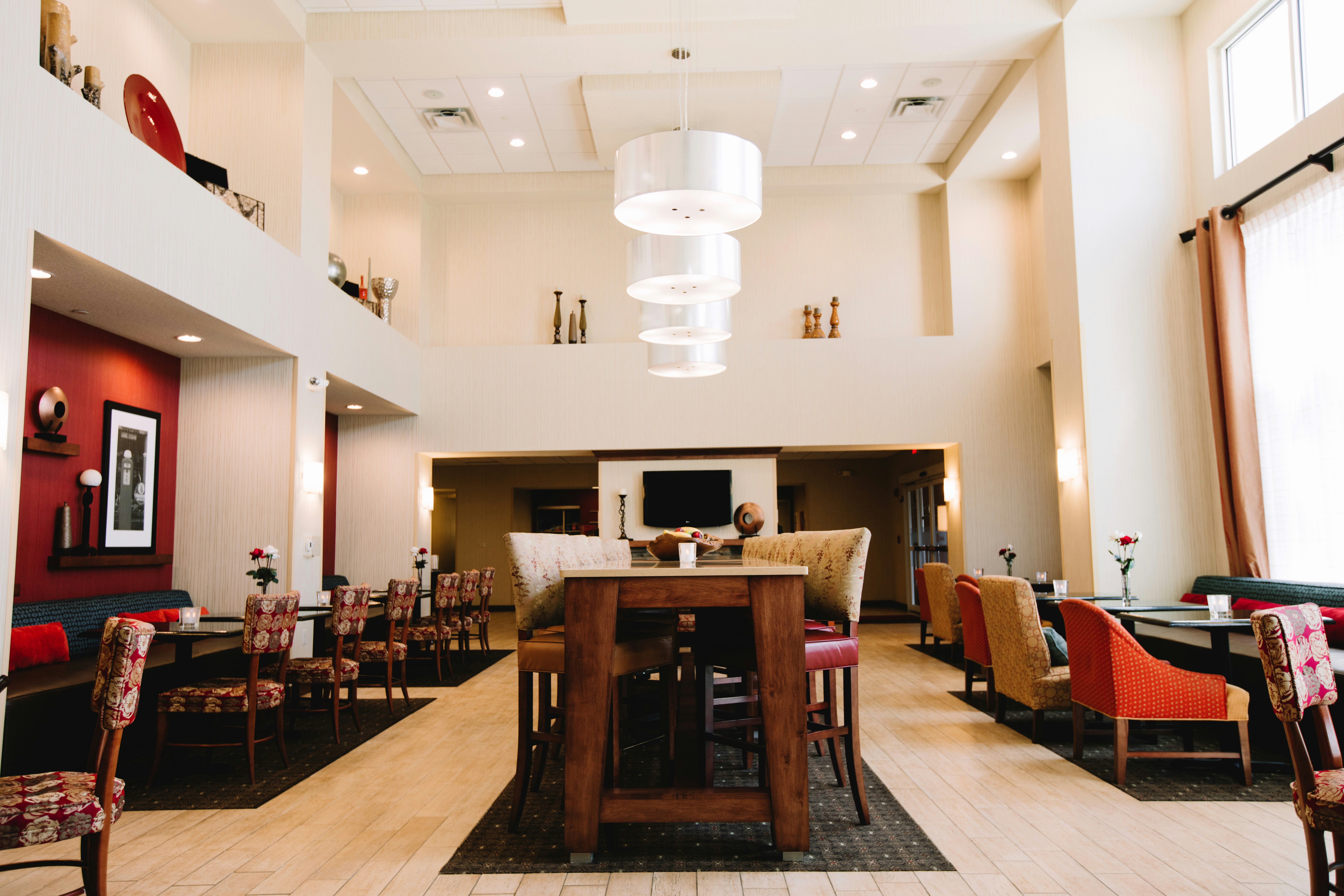 Hampton Inn & Suites Minot Airport 8/17