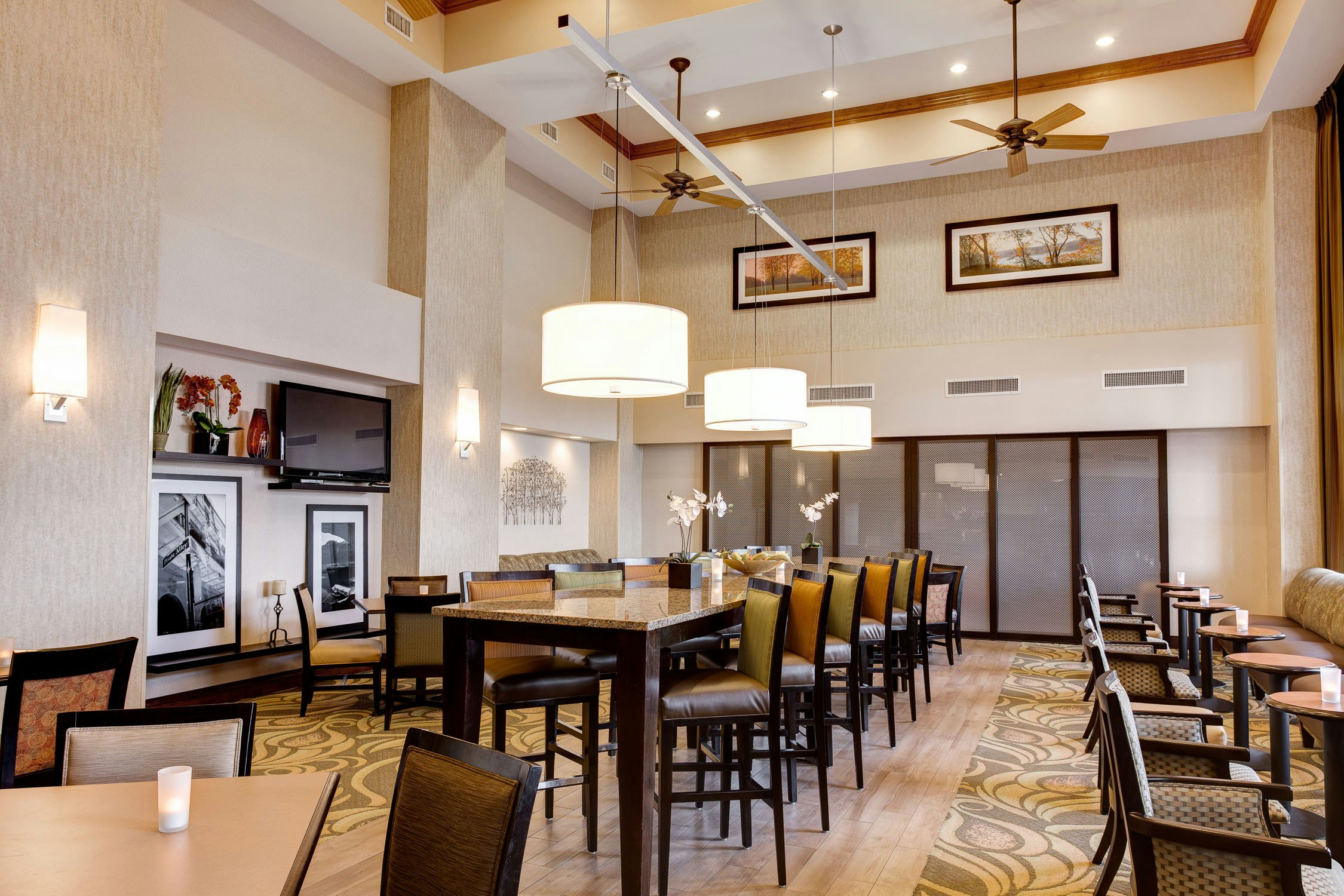 Hampton Inn Suites Addison 38/58