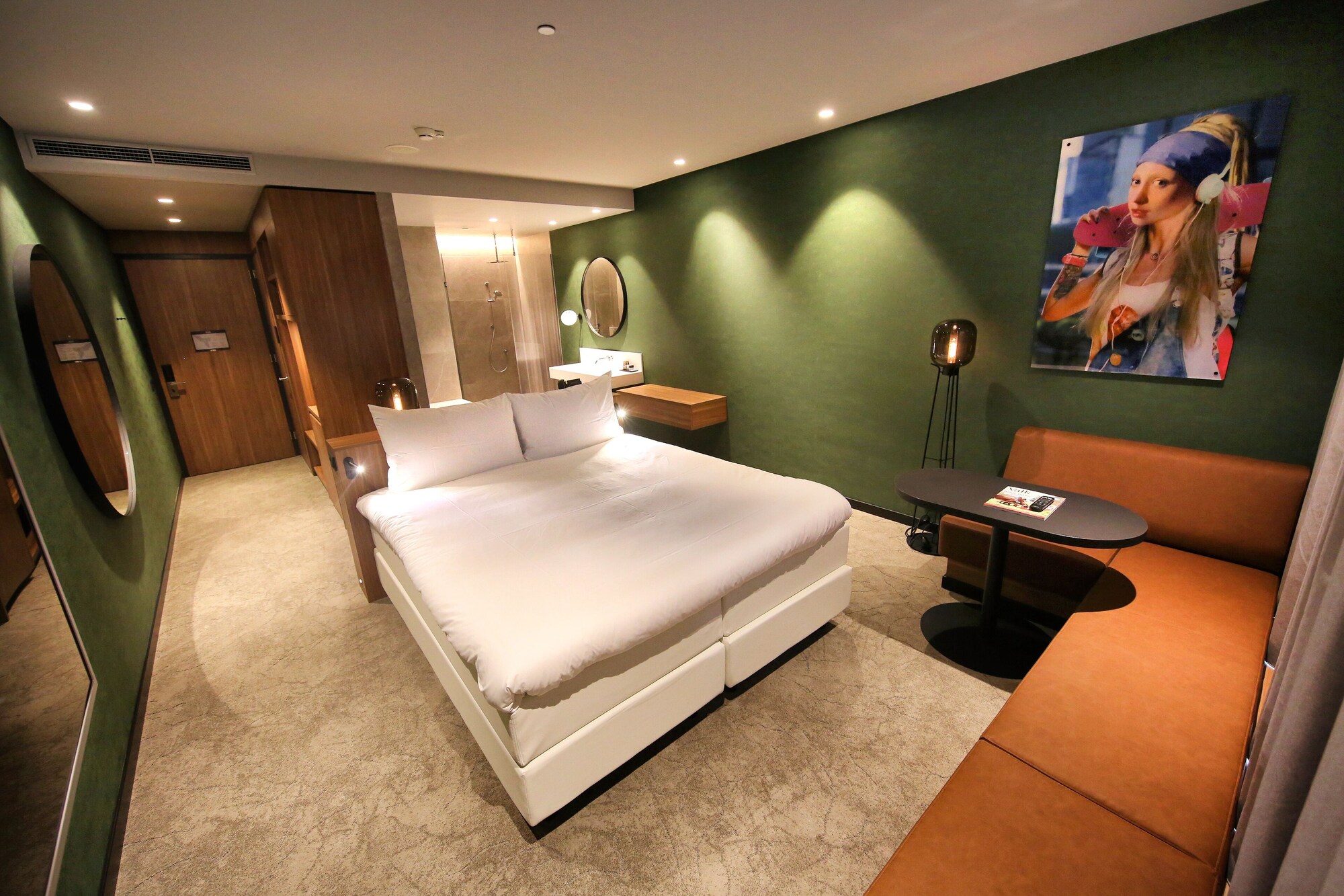 COMFORT, KING BED, BATHTUB