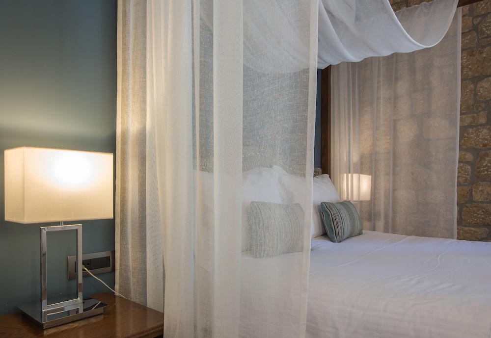 Anthemion Suites And Villas 16/50