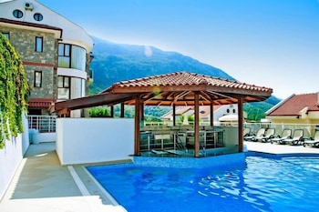 Tropical Deluxe Hotel 9/50