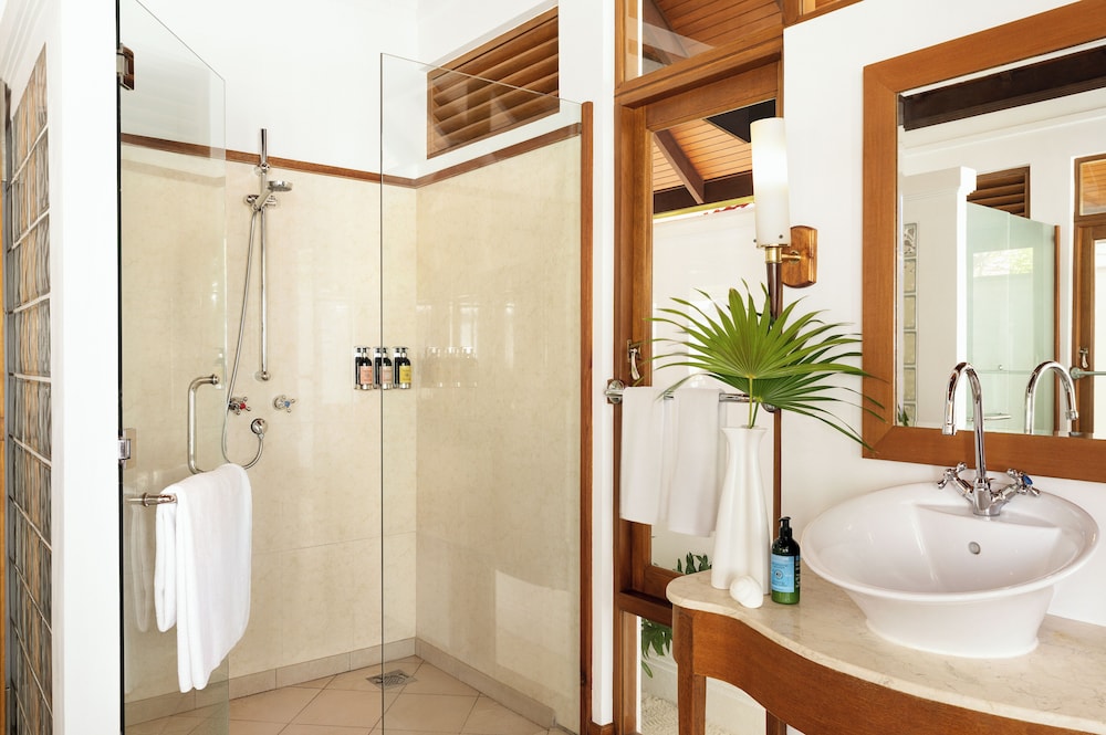 Niva Kurumba Maldives 50/50