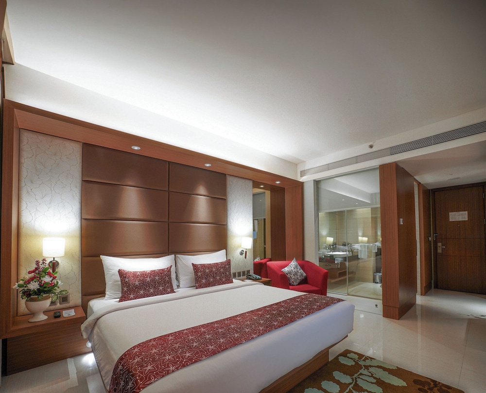 THE MARGO HOTEL 24/67