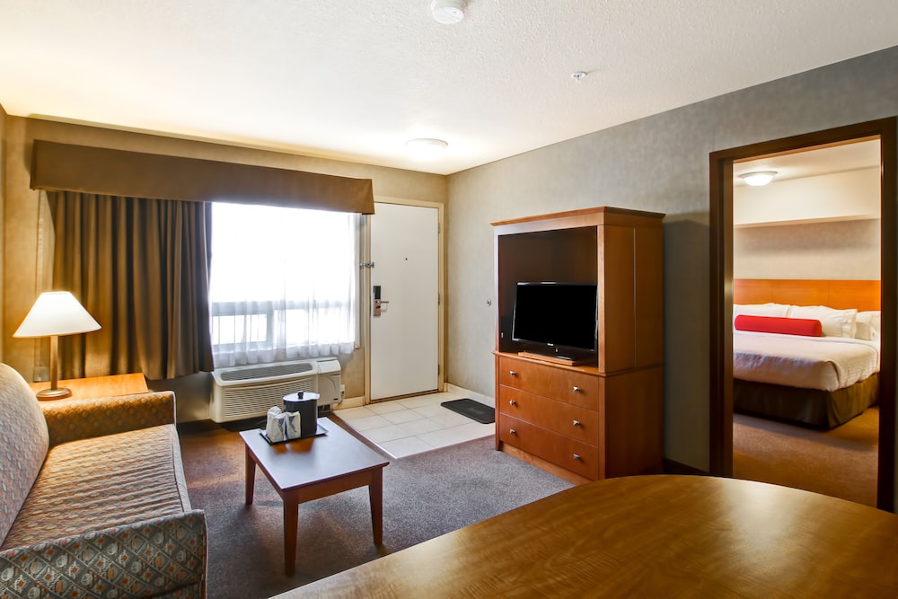 Ramada by Wyndham Ponoka 29/39