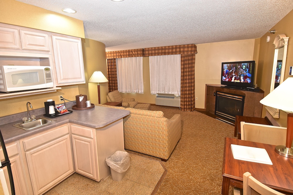 Holiday Inn Express Suites St Louis West Fenton 49/65