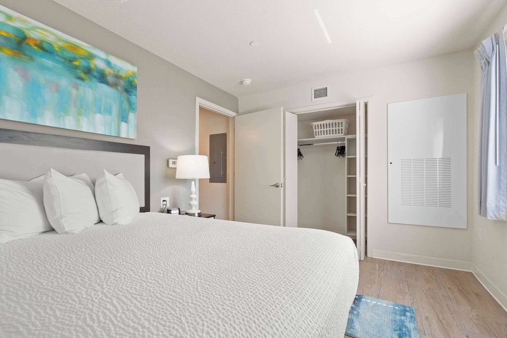 WaterWalk Extended Stay by Wyndham Kansas City - Overland Pk 15/61