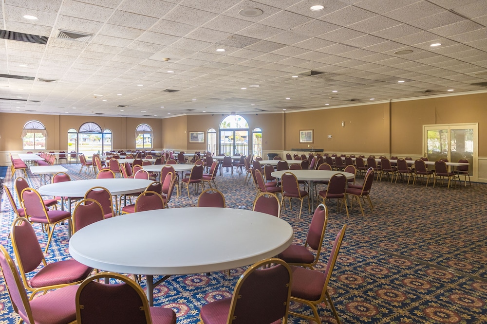 Cottonwood Suites Savannah Hotel and Conference Center 58/71