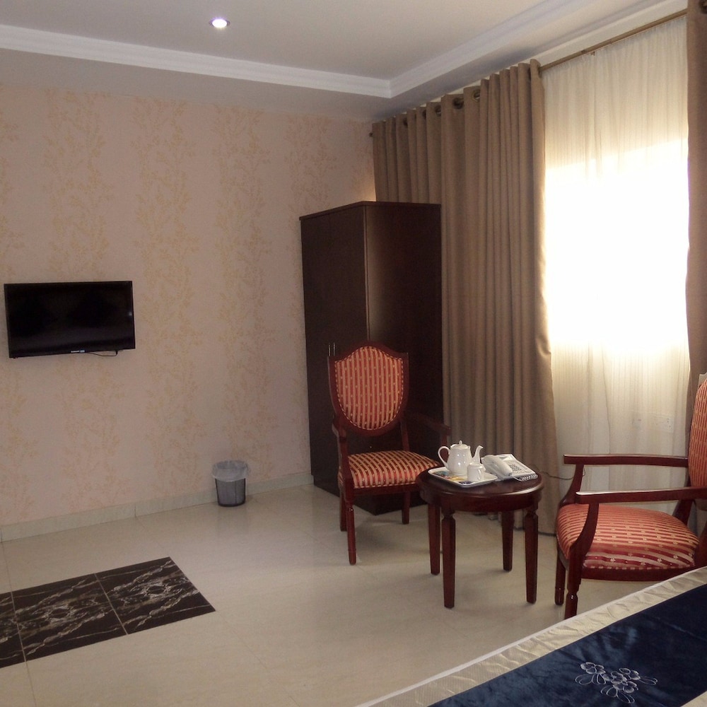 Rightgate Hotel & Suites 17/30