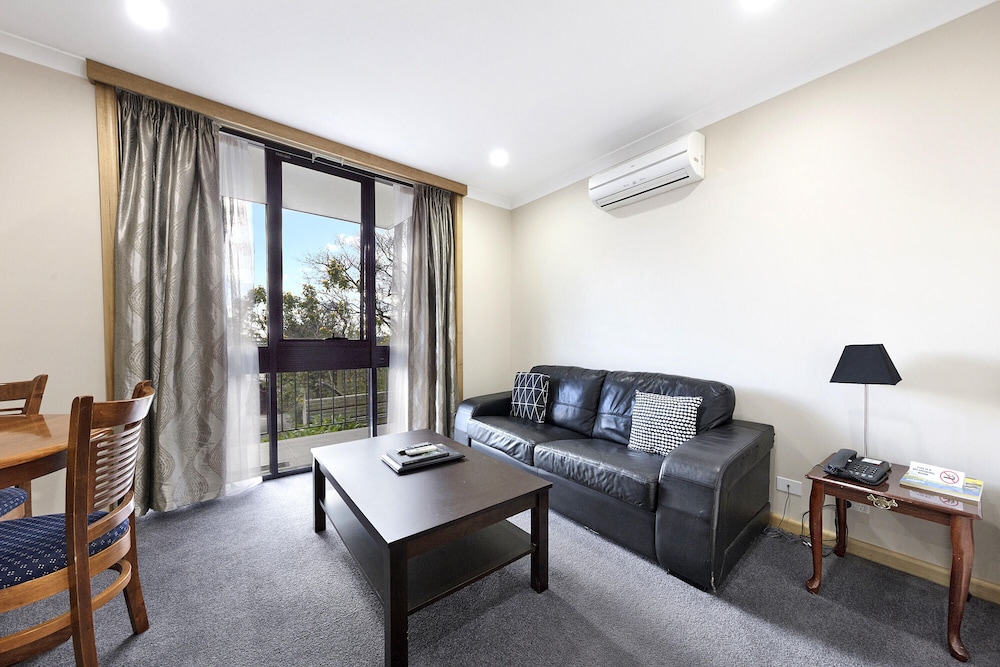 Commodore Regent Hotel 44/63