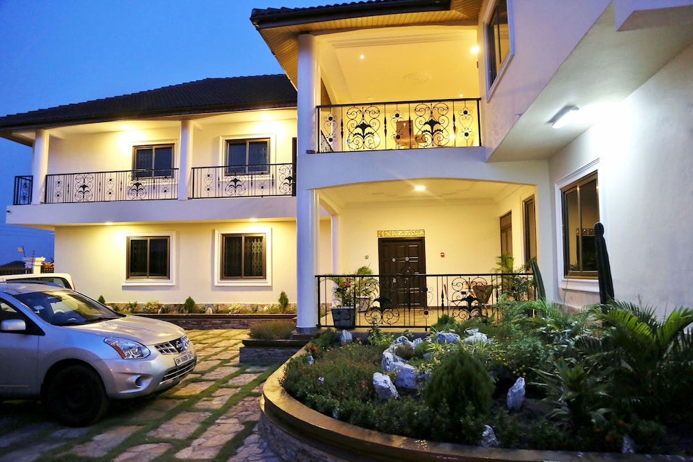 Eden Vale Hotel 2/50