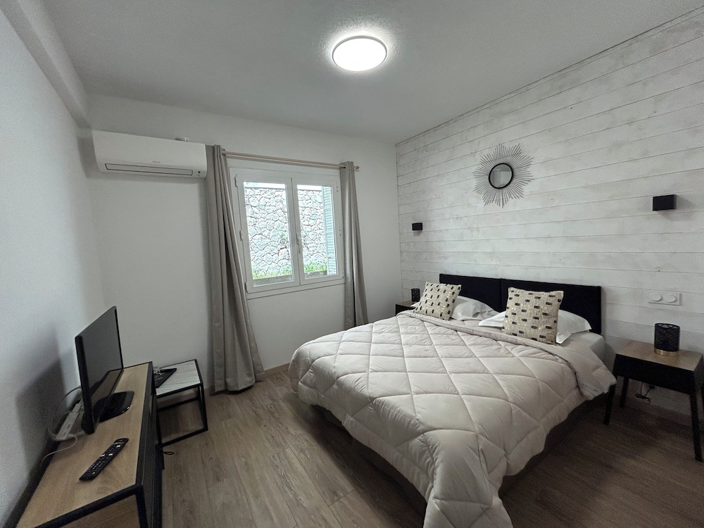 Aiglon Bylitis Hotel 24/66