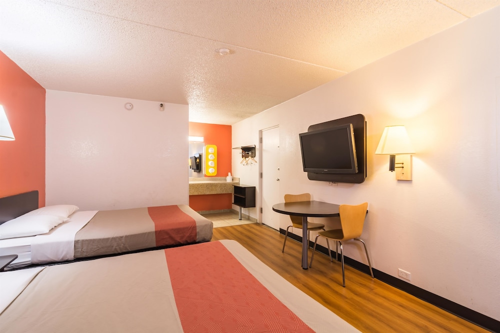 Motel6 Joliet, IL - I-80 36/58