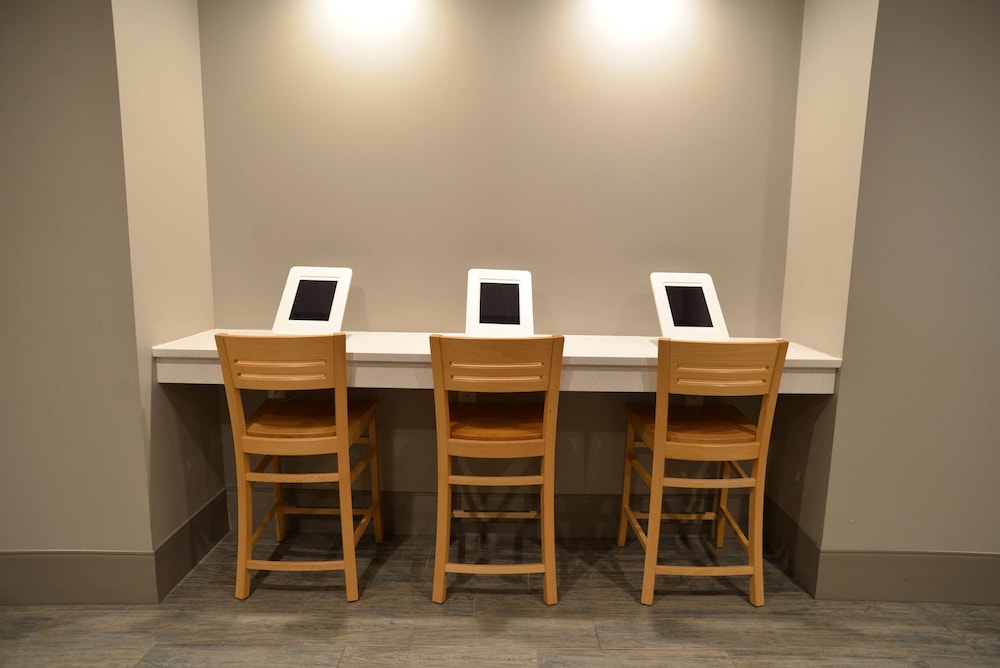 Country Inn & Suites by Radisson, Duluth North near Airport 32/34
