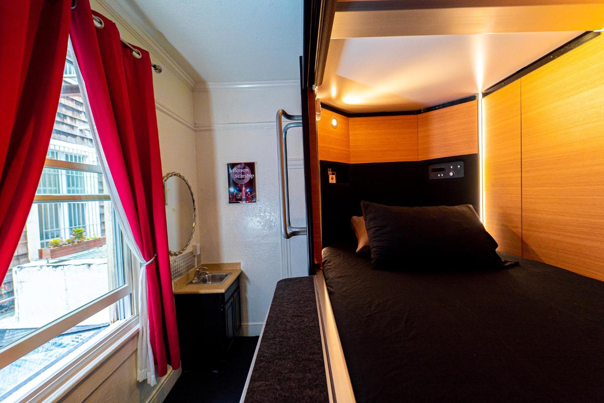 Capsule, Female Dorm, Single, 2 Pods
