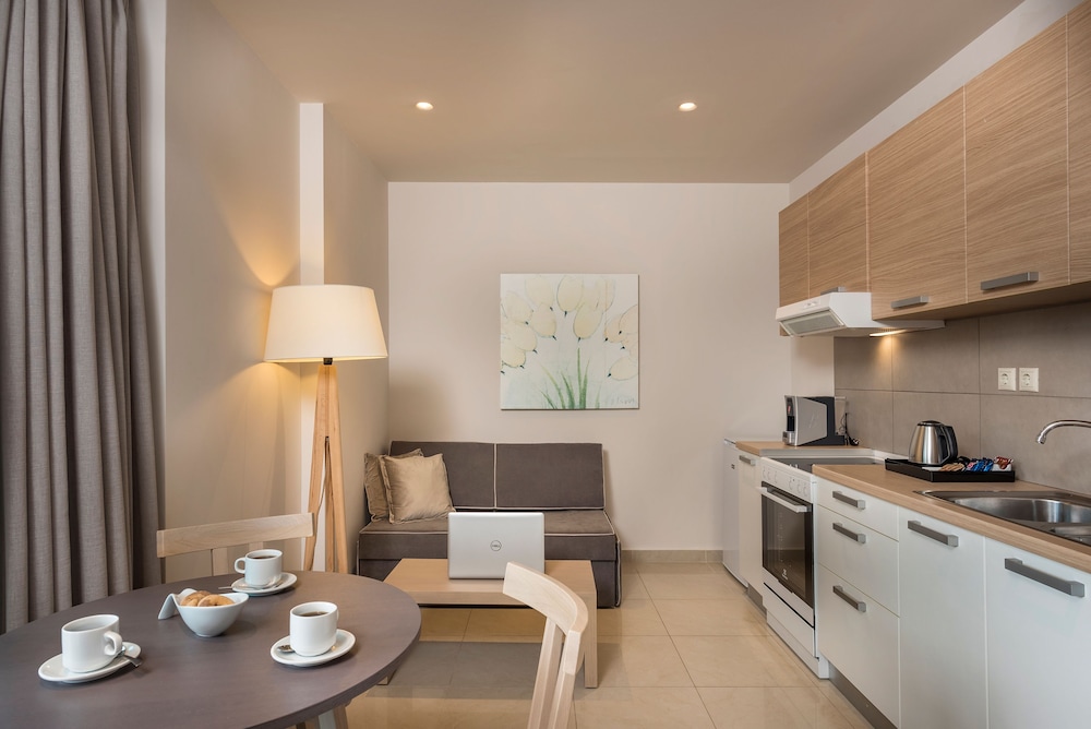 Trianon Luxury Apartments and Suites 61/74
