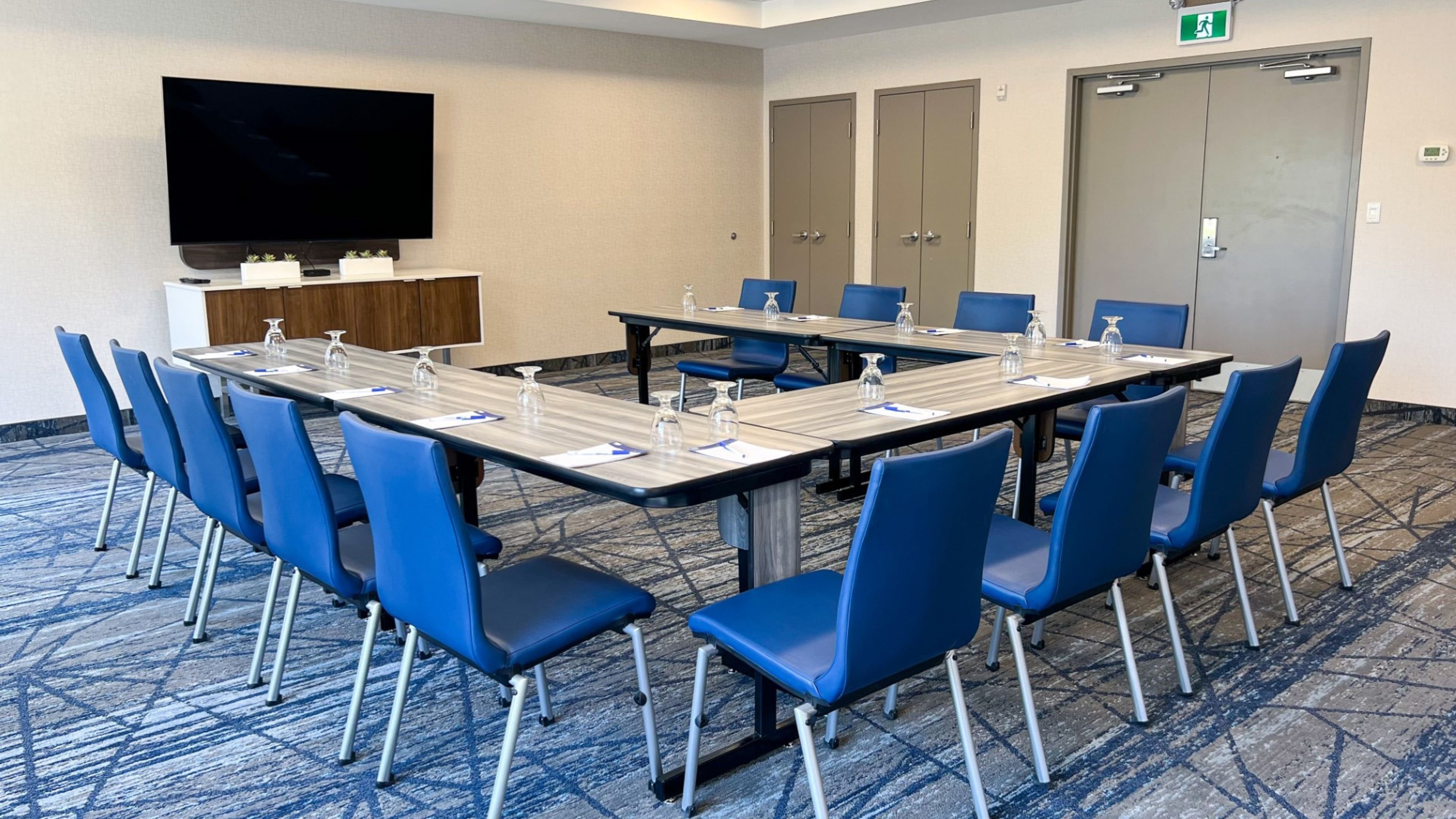 Holiday Inn Express Hotel Suites Kingston 62/72