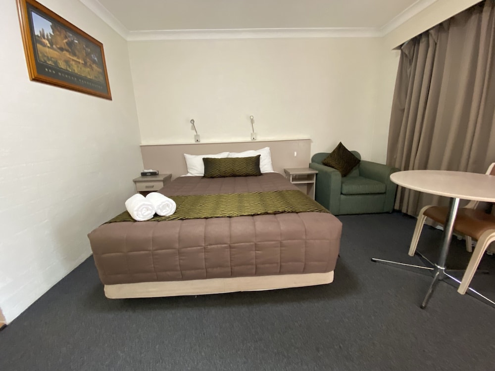 Sapphire City Motor Inn Inverell 28/34