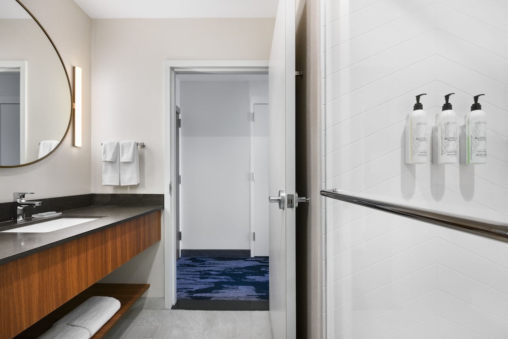 Fairfield Inn & Suites by Marriott Orlando at Millenia 26/30