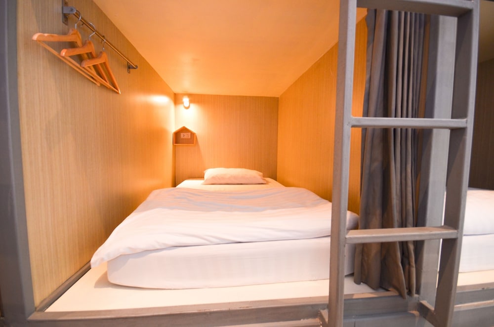 MIXED DORM, 8 BEDS