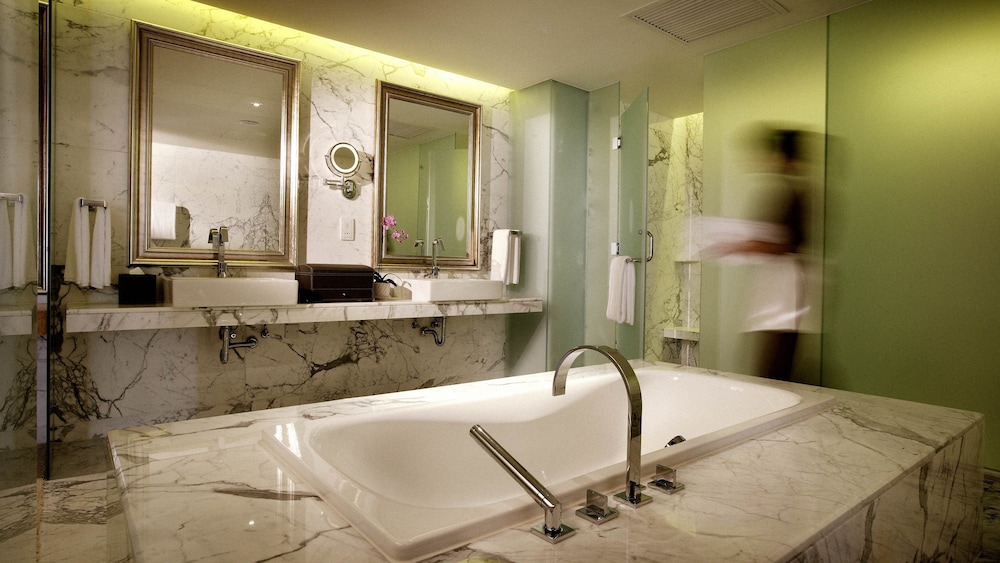 Intercontinental Beijing Beichen 27/81