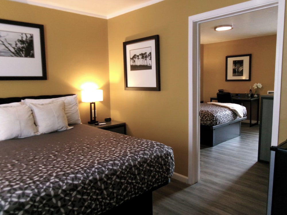 Carmel Wayfarer Inn 12/50