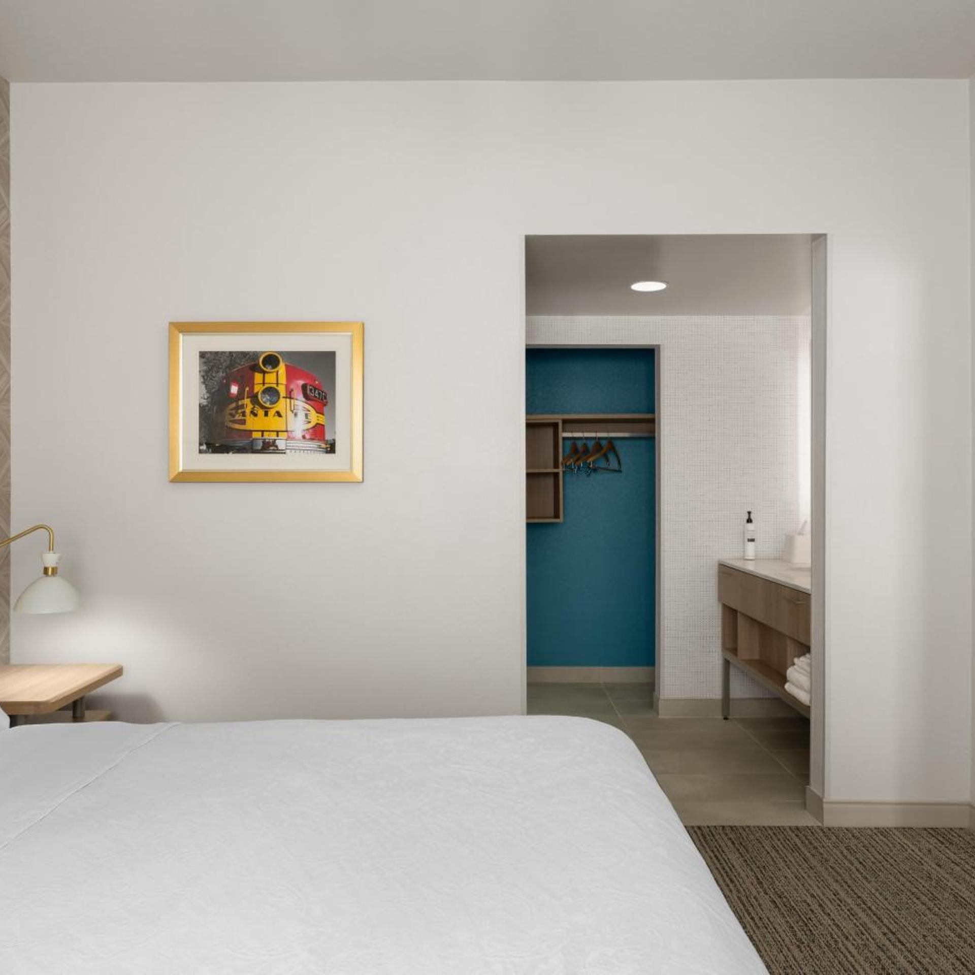 1 Bedroom, Suite, King Bed, Bathtub