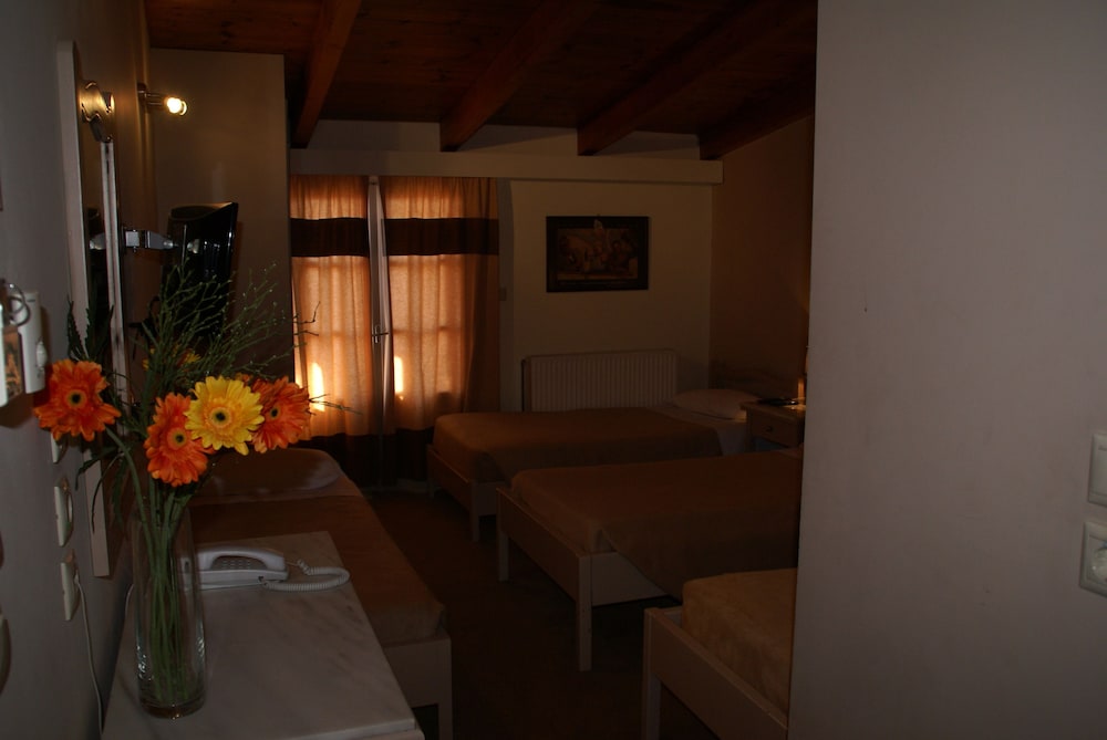 Yria Hotel 9/78