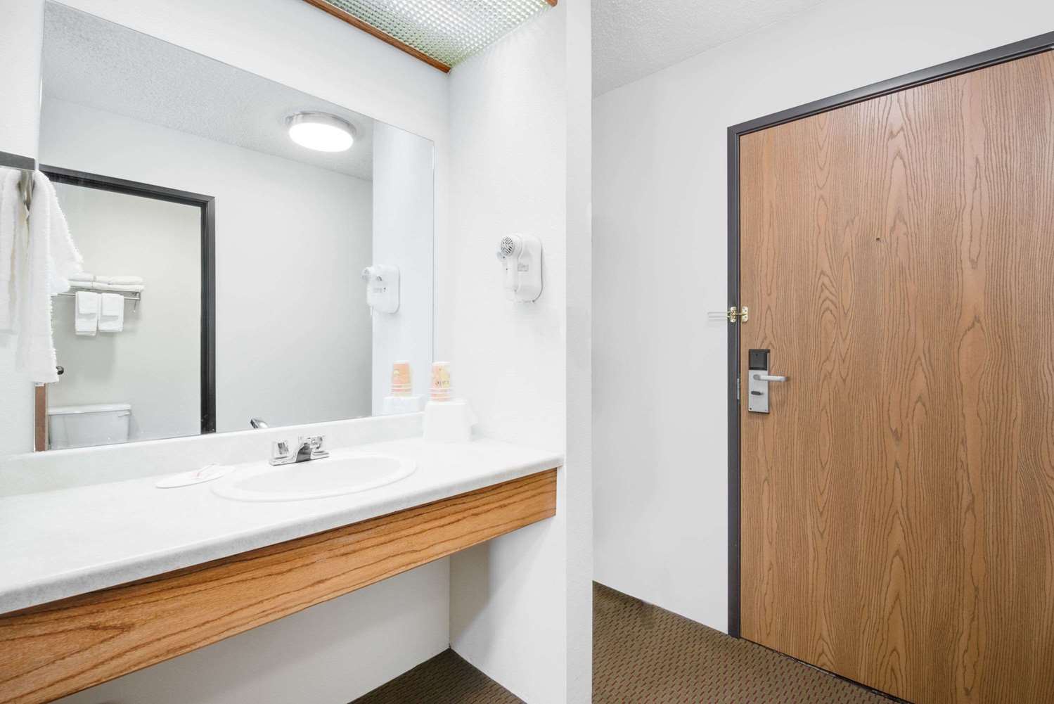 Days Inn By Wyndham Sturgis 16/18