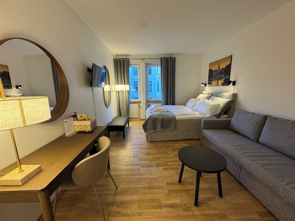 Solsta Hotell 33/42