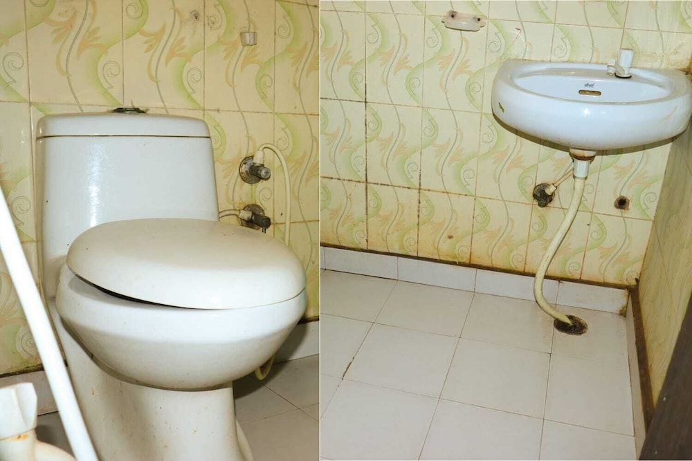 HOTEL AMBIKA PALACE 31/32