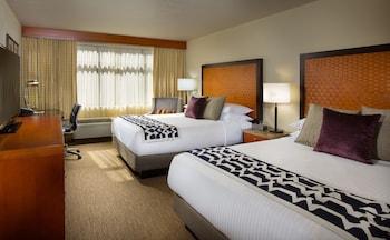 TRADITIONAL, 2 QUEEN BEDS, ACCESSIBLE