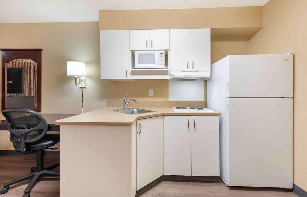 Studio 6 Suites Fresno North CA 43/56