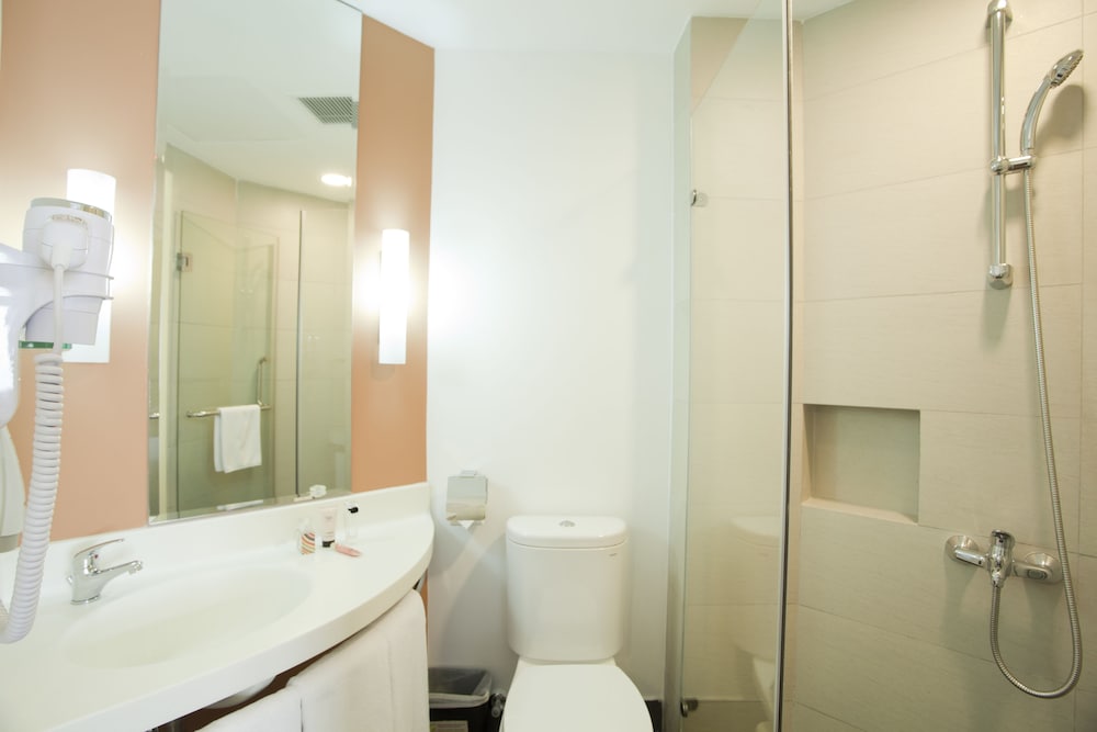 Ibis Saigon South 46/50