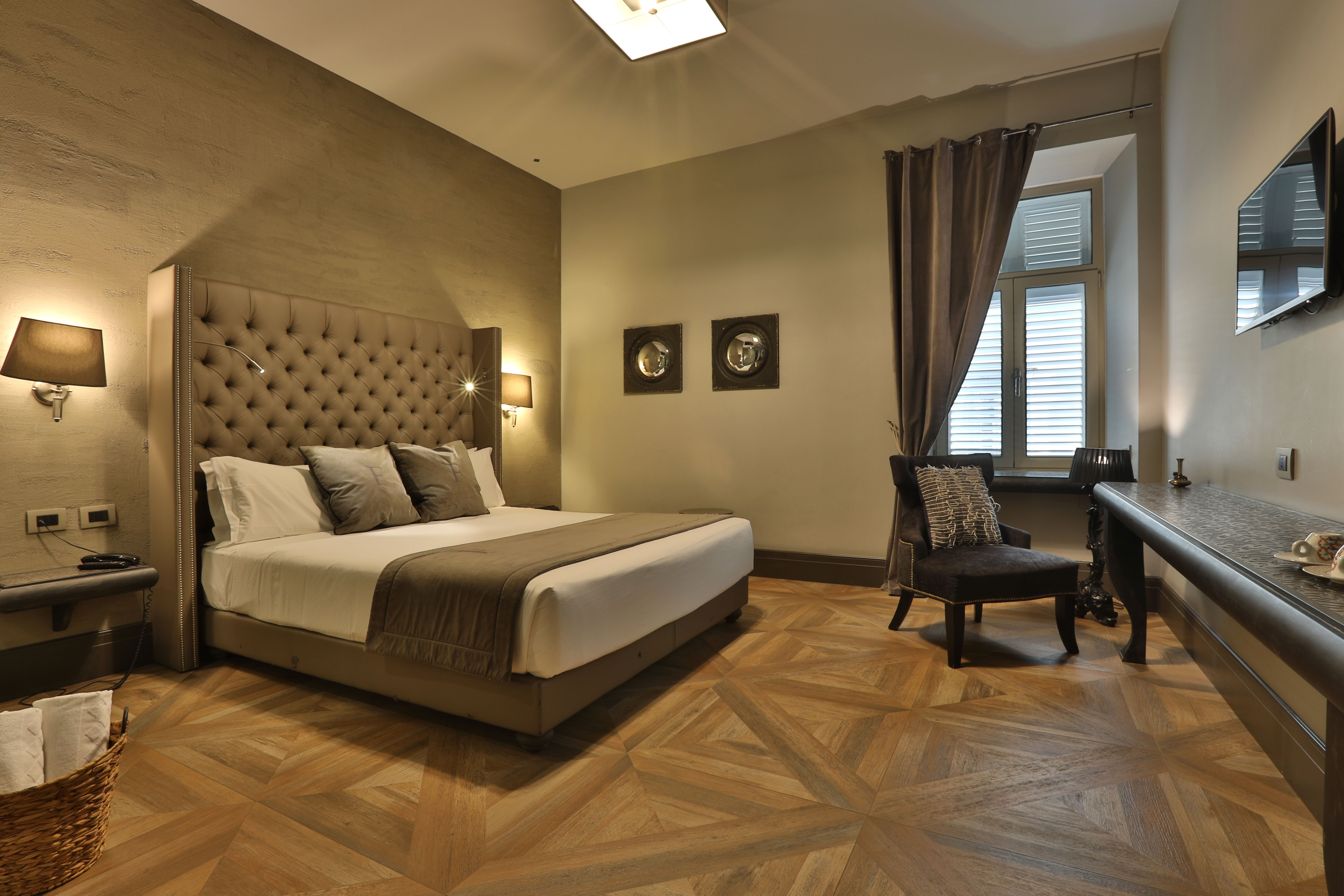 DELUXE, DOUBLE BED