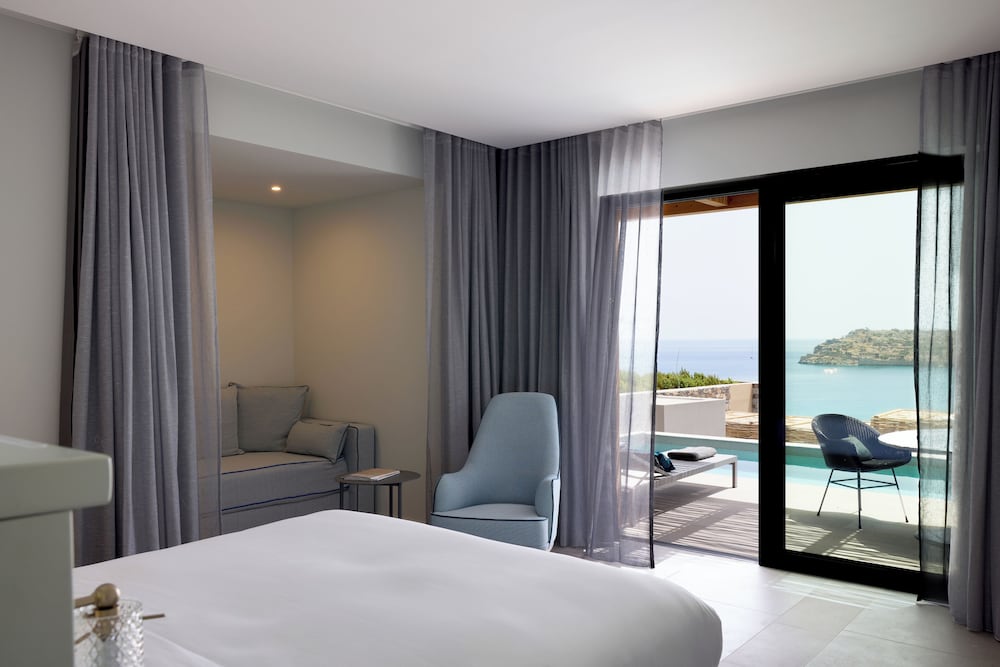 Superior, Family, Queen Bed, Sea View, Sofa, Private Pool