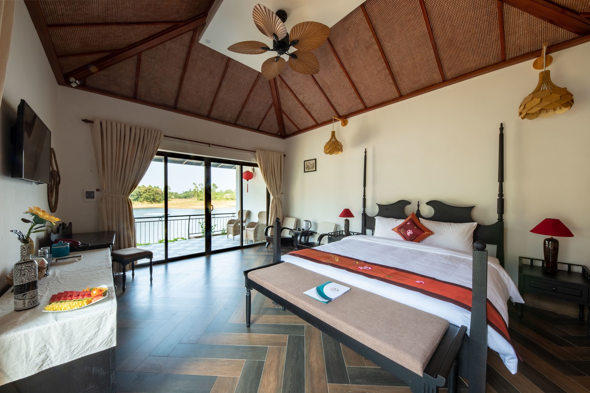 Grand, Villa, King Bed, Lake Side, Lake View، Phong Nha Lake House 3/10
