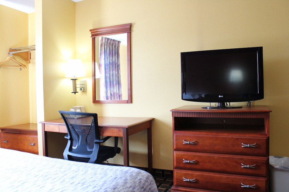 Hometown Inn Suites 41/51