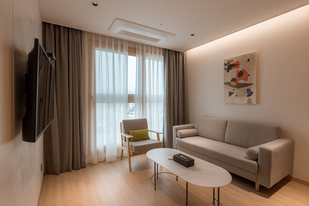 Chestertons Sokcho 24/39