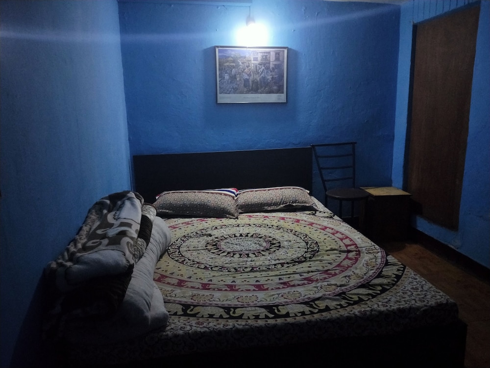 DELUXE, SHARED BATHROOM