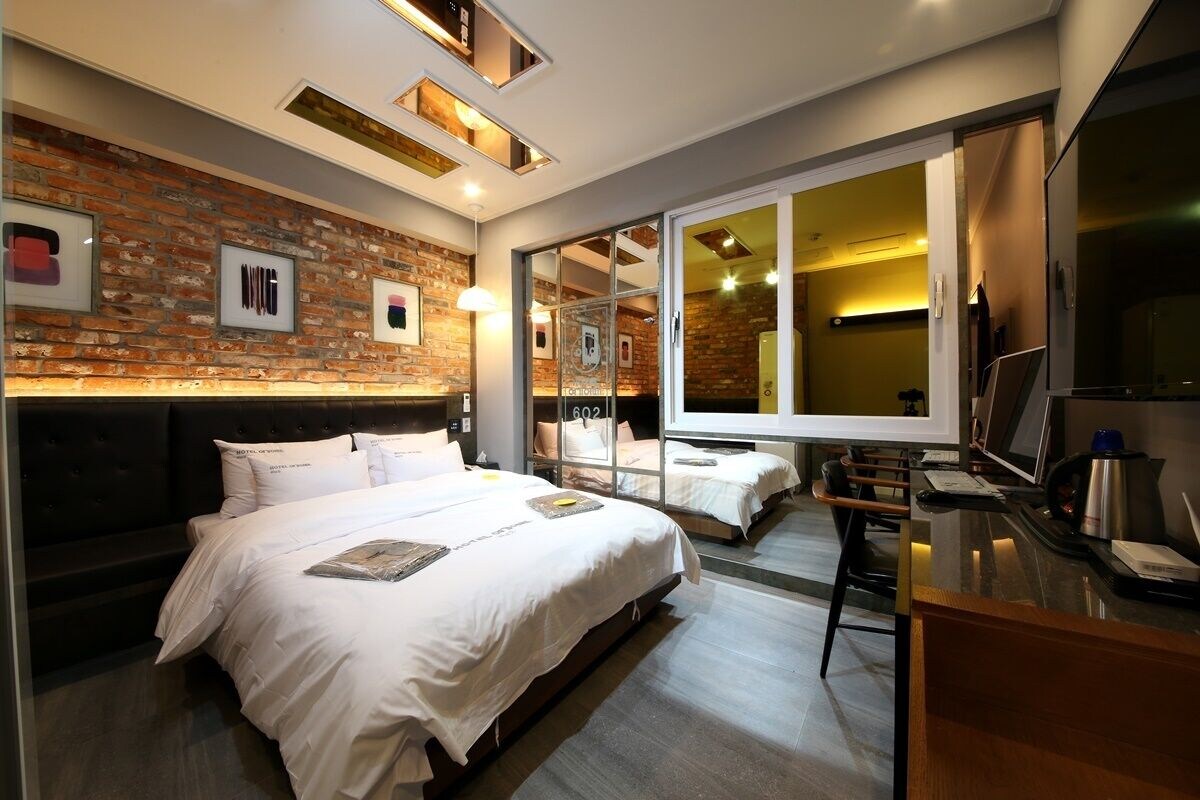 DELUXE, DOUBLE BED