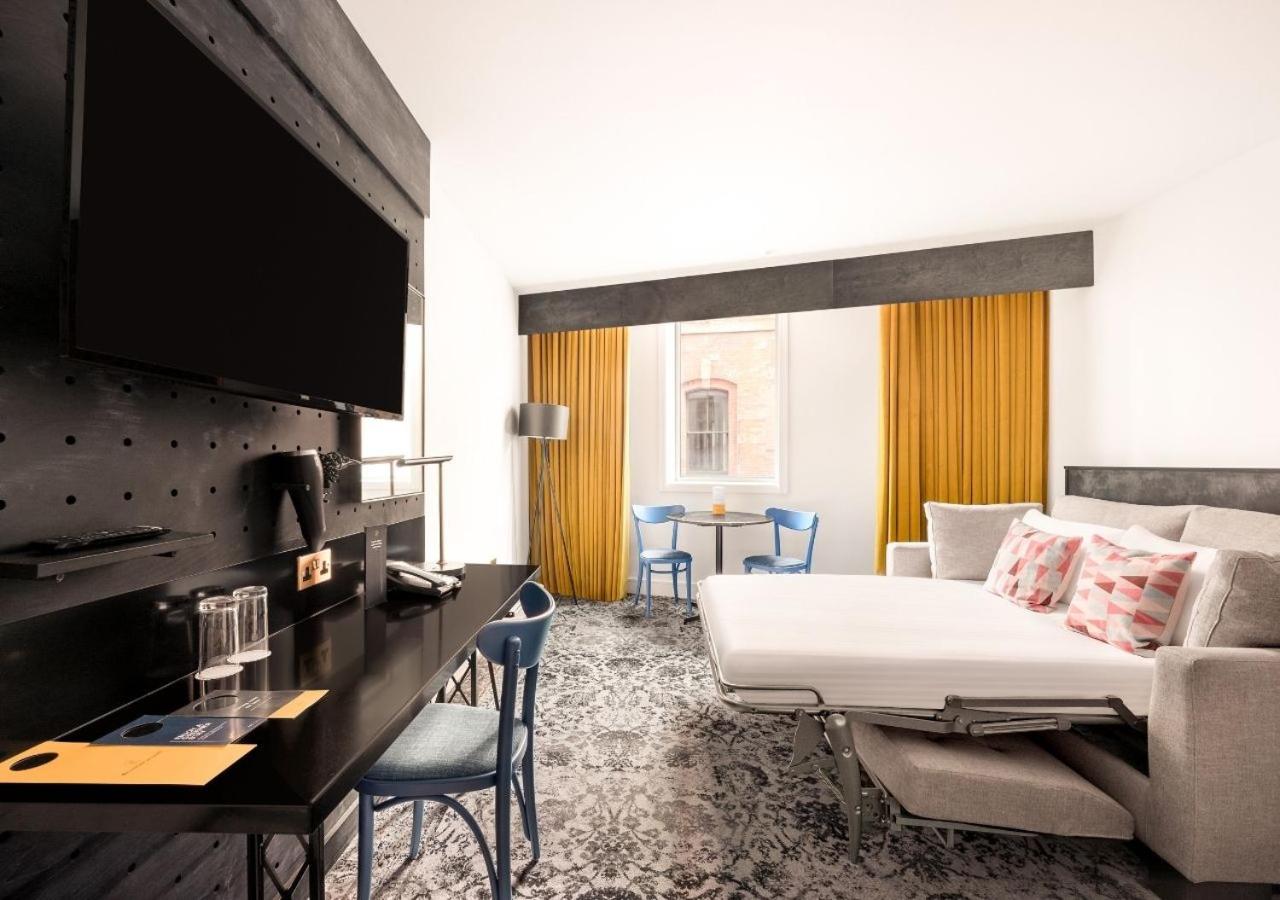 غرفة بسرير كينج مع أريكة، voco Manchester - City Centre, an IHG Hotel 6/8
