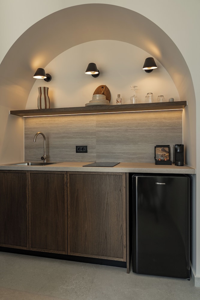 Thelesi Apartments 7/50