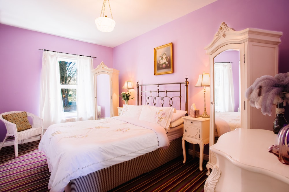 Gate, Lodge, Twin Beds, Private Bathroom, Sofa